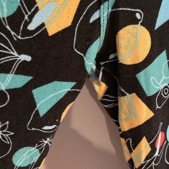 2/$15 🖤🍓 LuLaRoe leggings 🖤🍓 OS - Picture 3 of 6